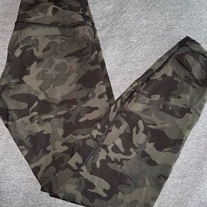 Size 6 camo wunder under leggings lululemon